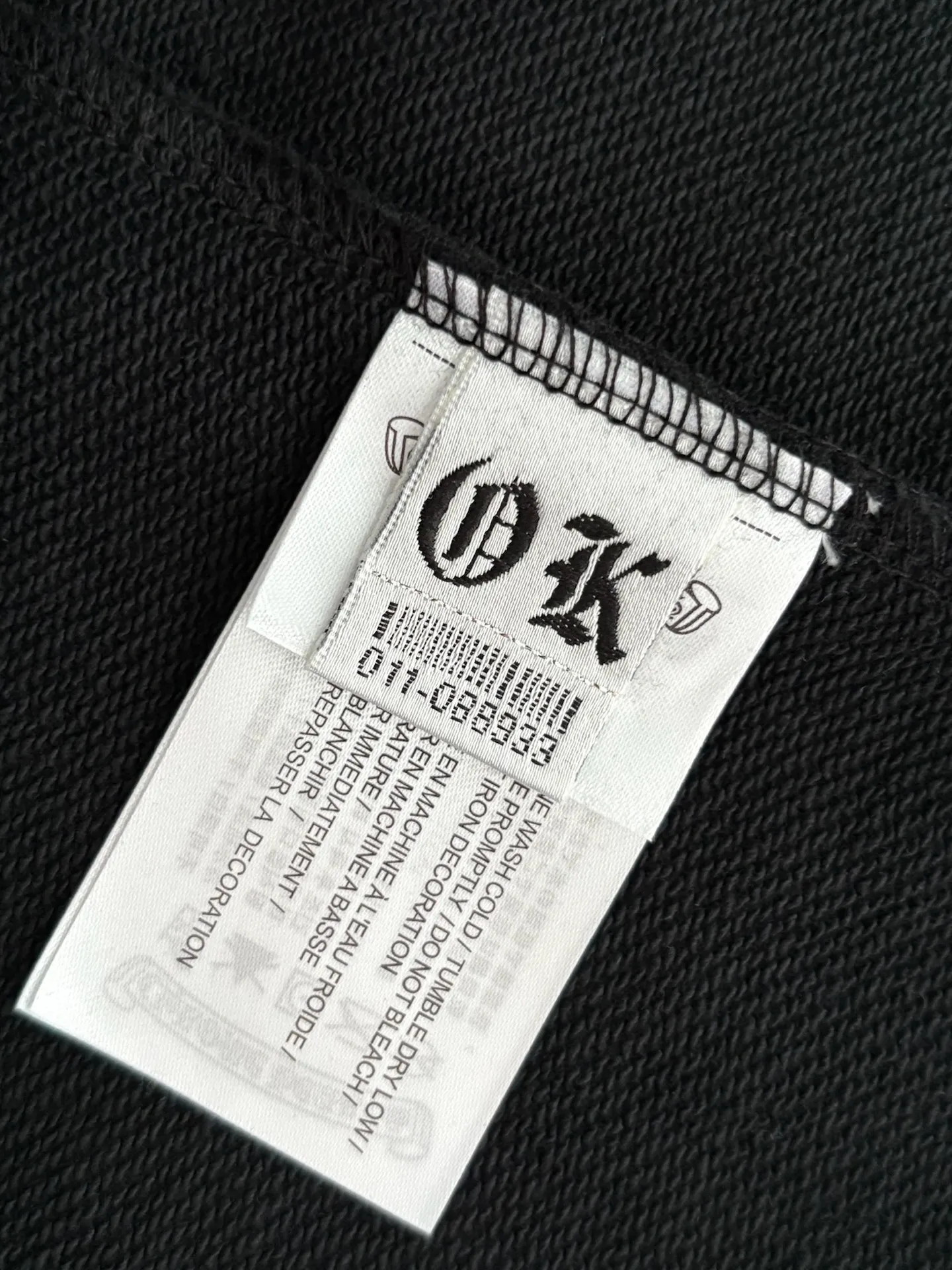 P390 [High Quality] Chrome Hearts Embroidered Horseshoe Rivets🪡+Watermark Letters‼ ️Hooded open-chest sweatshirt *Customized 420g terry cotton fabric, soft, skin-friendly and comfortable *Embroidery process: front horseshoe print + rivet embroidery *A very simple and elegant classic continuation. It is unparalleled in terms of upper body comfort, interpreting your luxury and taste, and creating your fashion style and charm. Three complete standards. Same style for men and women. 𝐂𝐎𝐋𝐎𝐔𝐑: black/light yellow 𝐒𝐈𝐙𝐄: S-XL